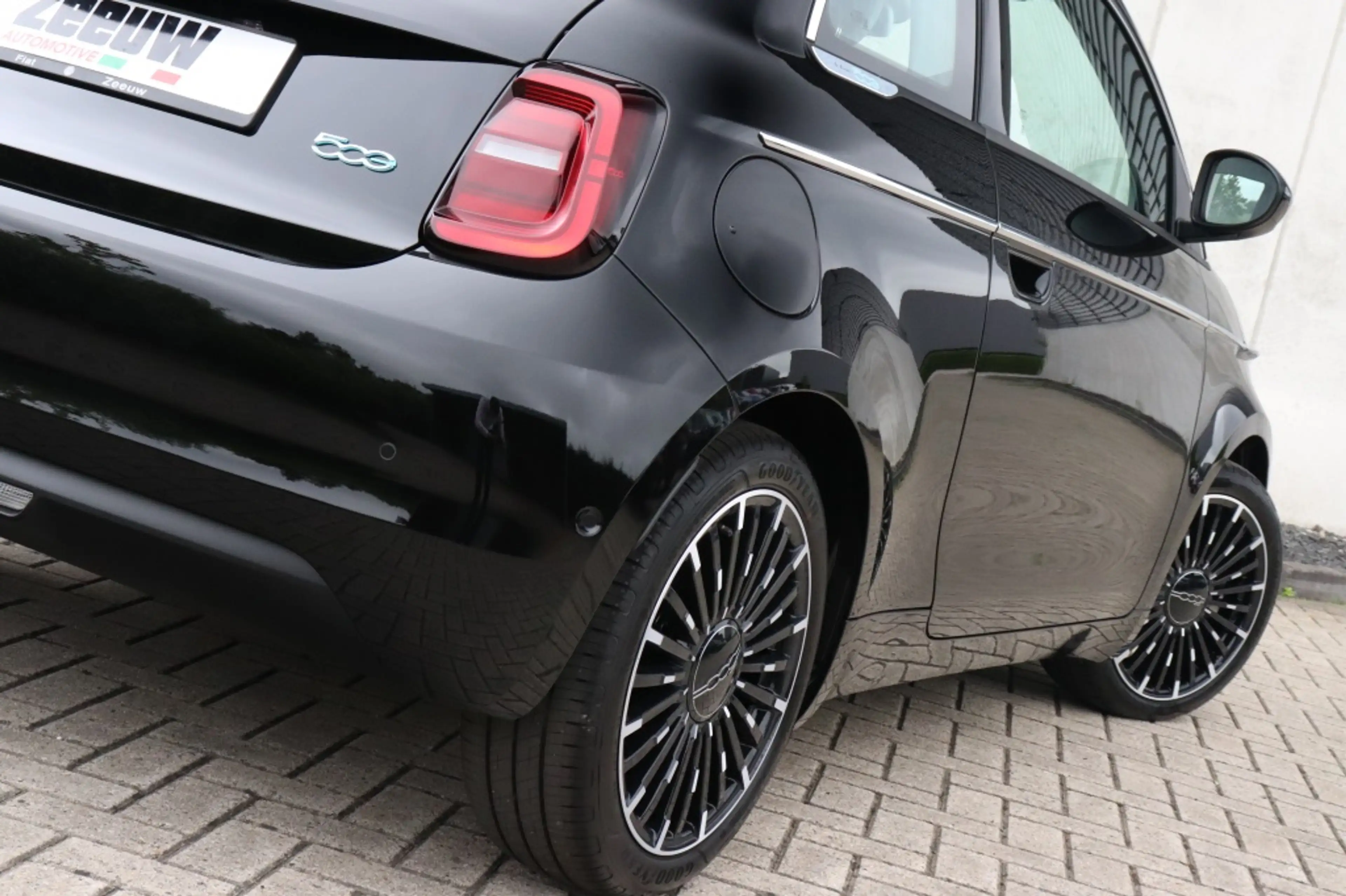 Fiat 500e Cabrio La Prima by Bocelli 42 kWh | JBL | Winter | — photo 13
