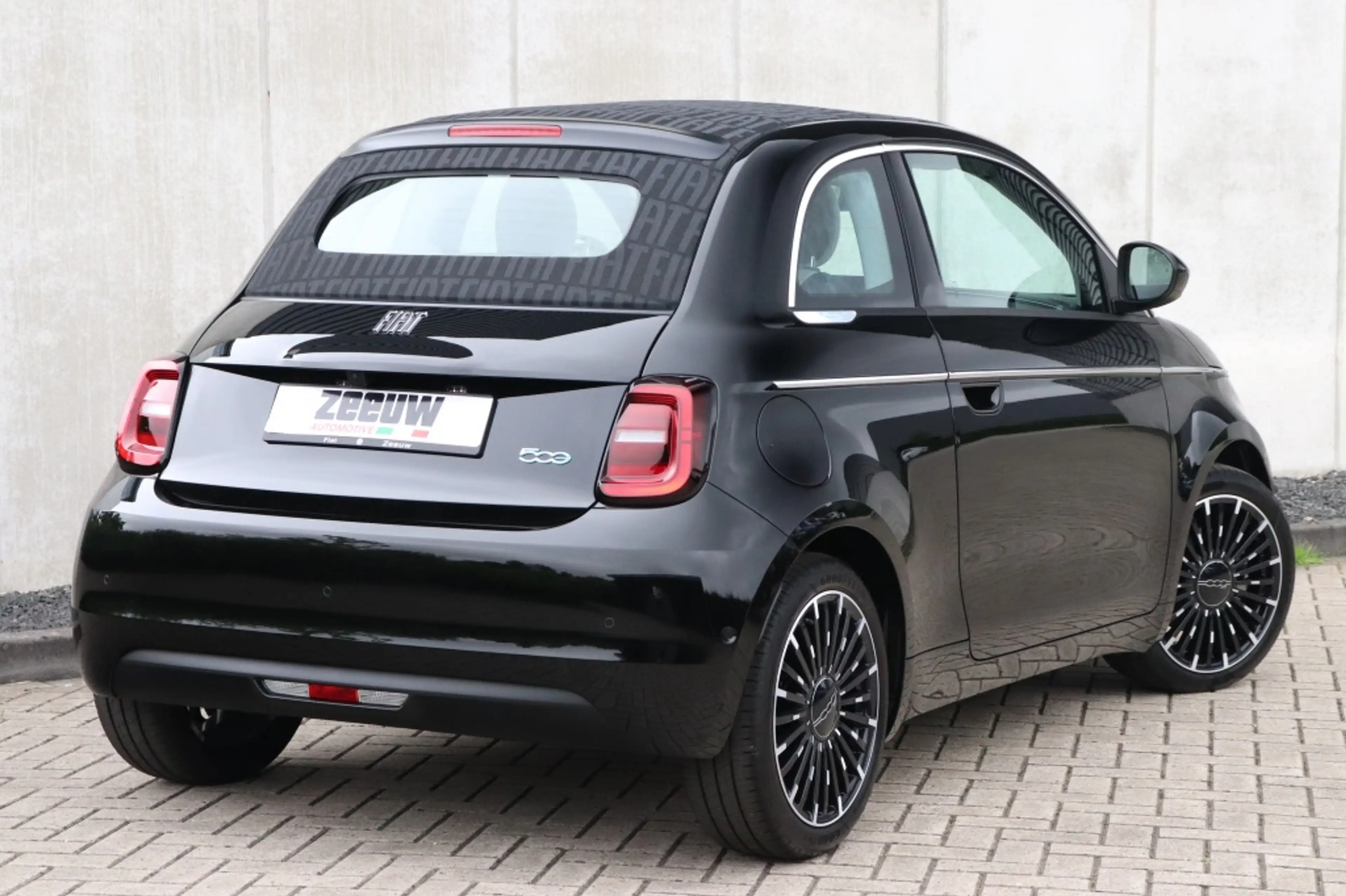 Fiat 500e Cabrio La Prima by Bocelli 42 kWh | JBL | Winter | — photo 11