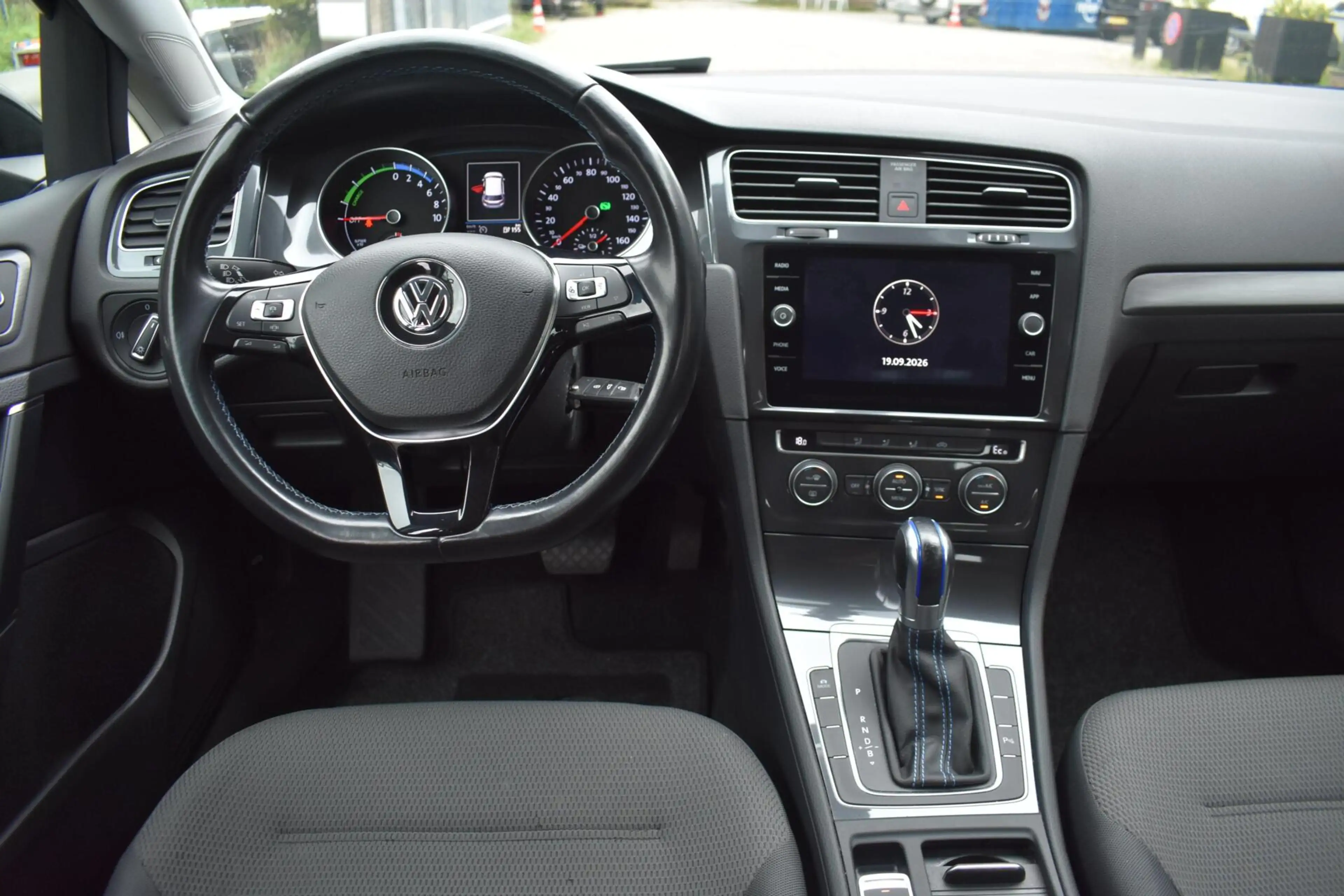 Volkswagen e-Golf | Warmtepomp | Camera | Adaptive Cruise Control | — photo 11