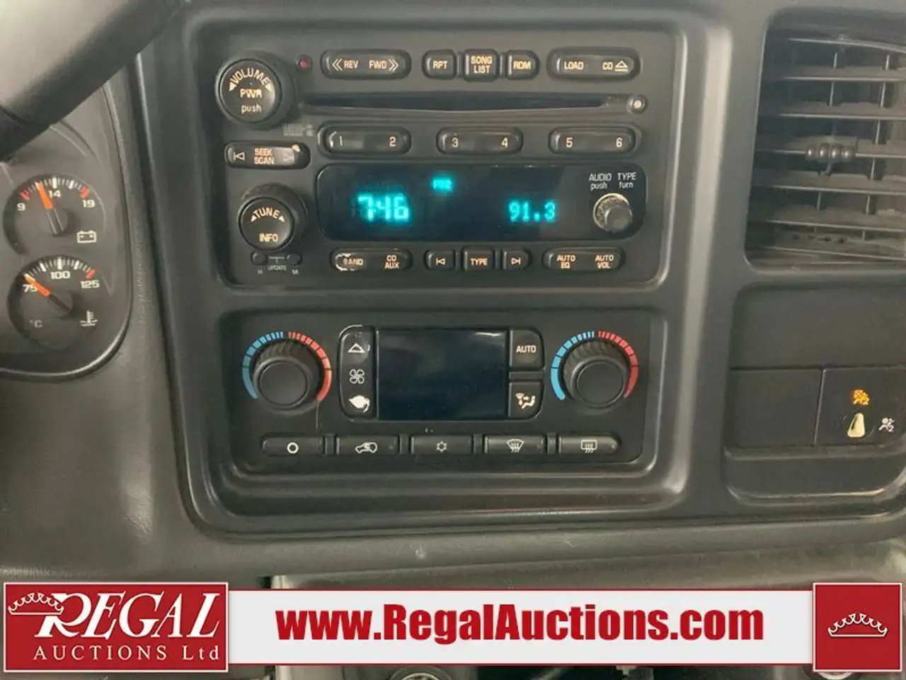 Chevrolet Silverado 2500 photo Chevrolet Silverado 2500