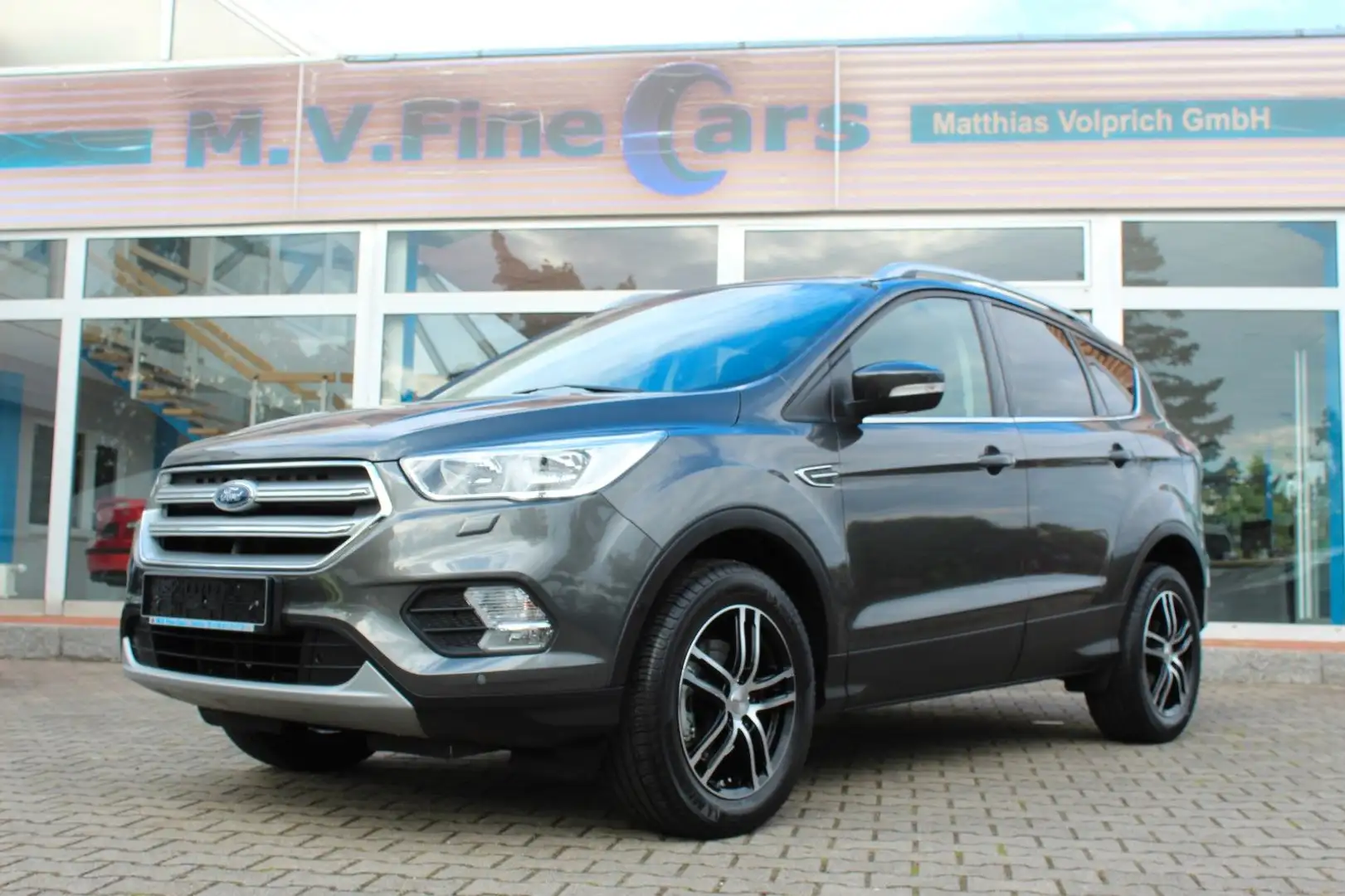 Ford Kuga Trend Grau - 1