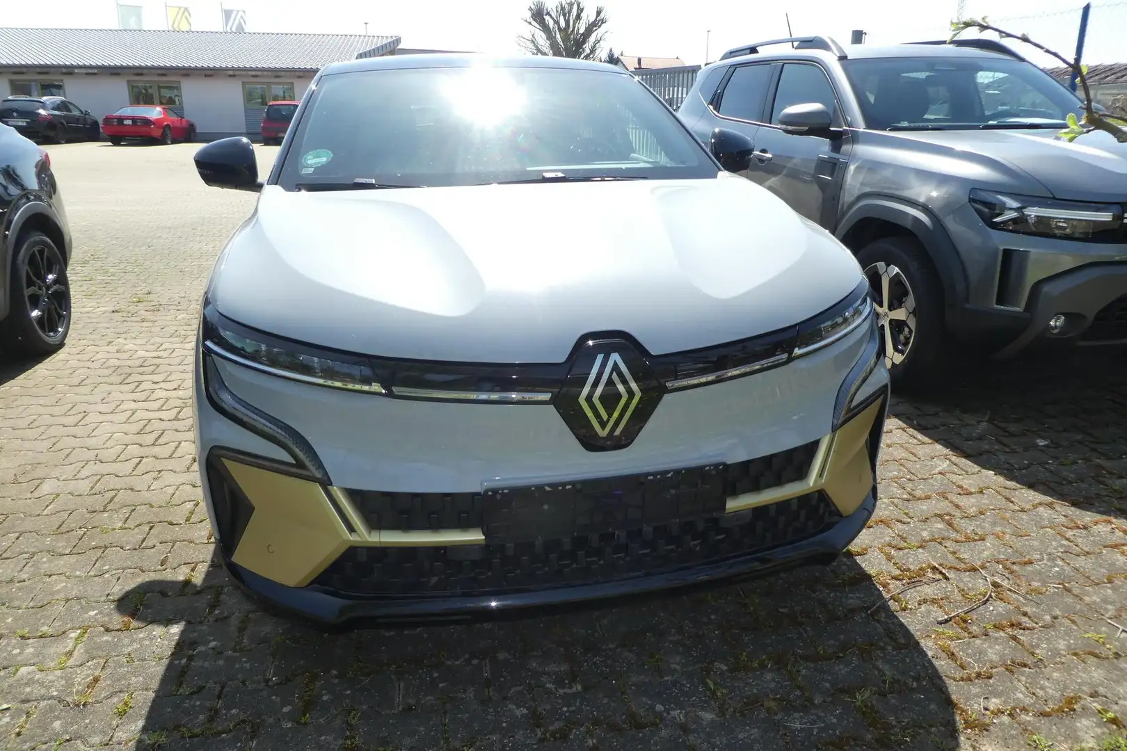 Renault Megane E-Tech Mégane EV60 220 Iconic 160 kW (218 PS), Automat... Grijs - 2