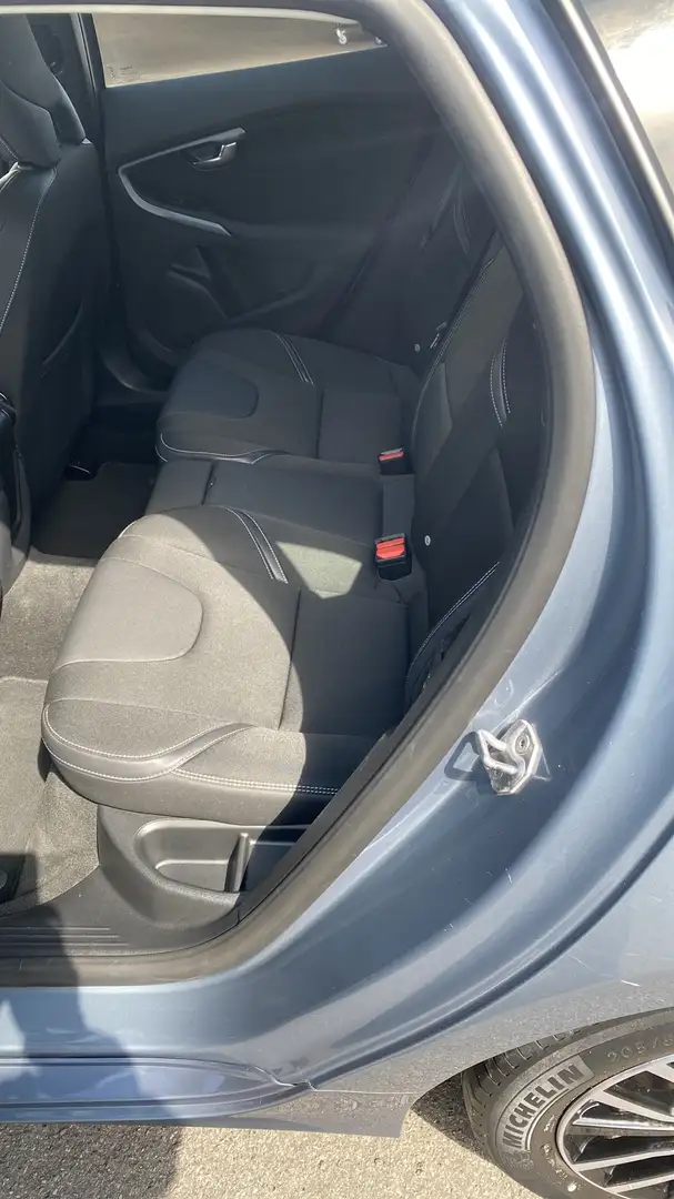 Volvo V40 T2 Momentum Grijs - 2