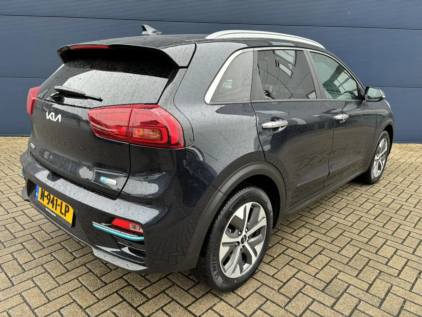 Kia e-Niro 64kWh 204pk Aut ExecutiveLine | Navigatie | Stoel- Blauw - 2