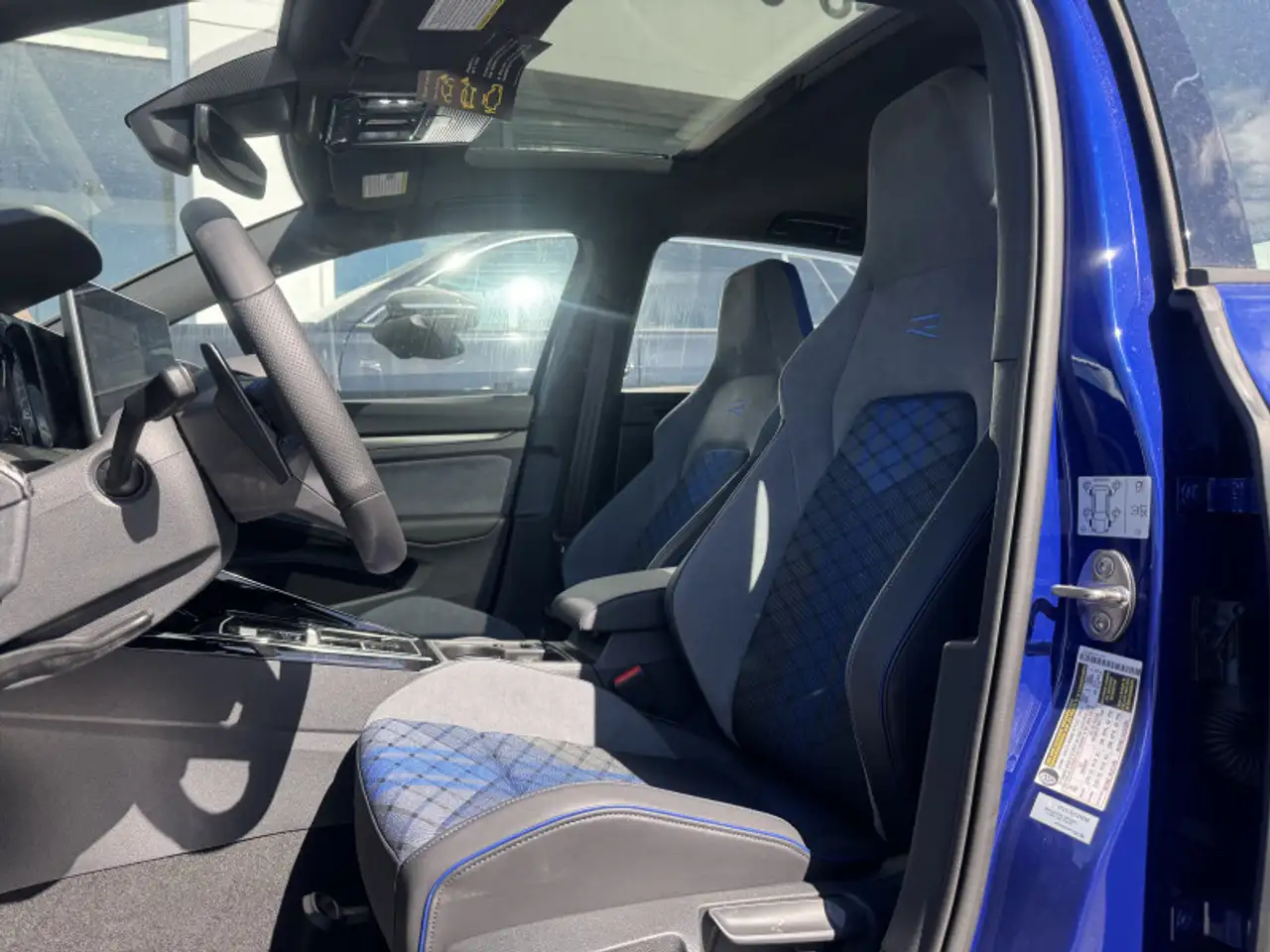 Volkswagen Golf R снимка Volkswagen Golf R