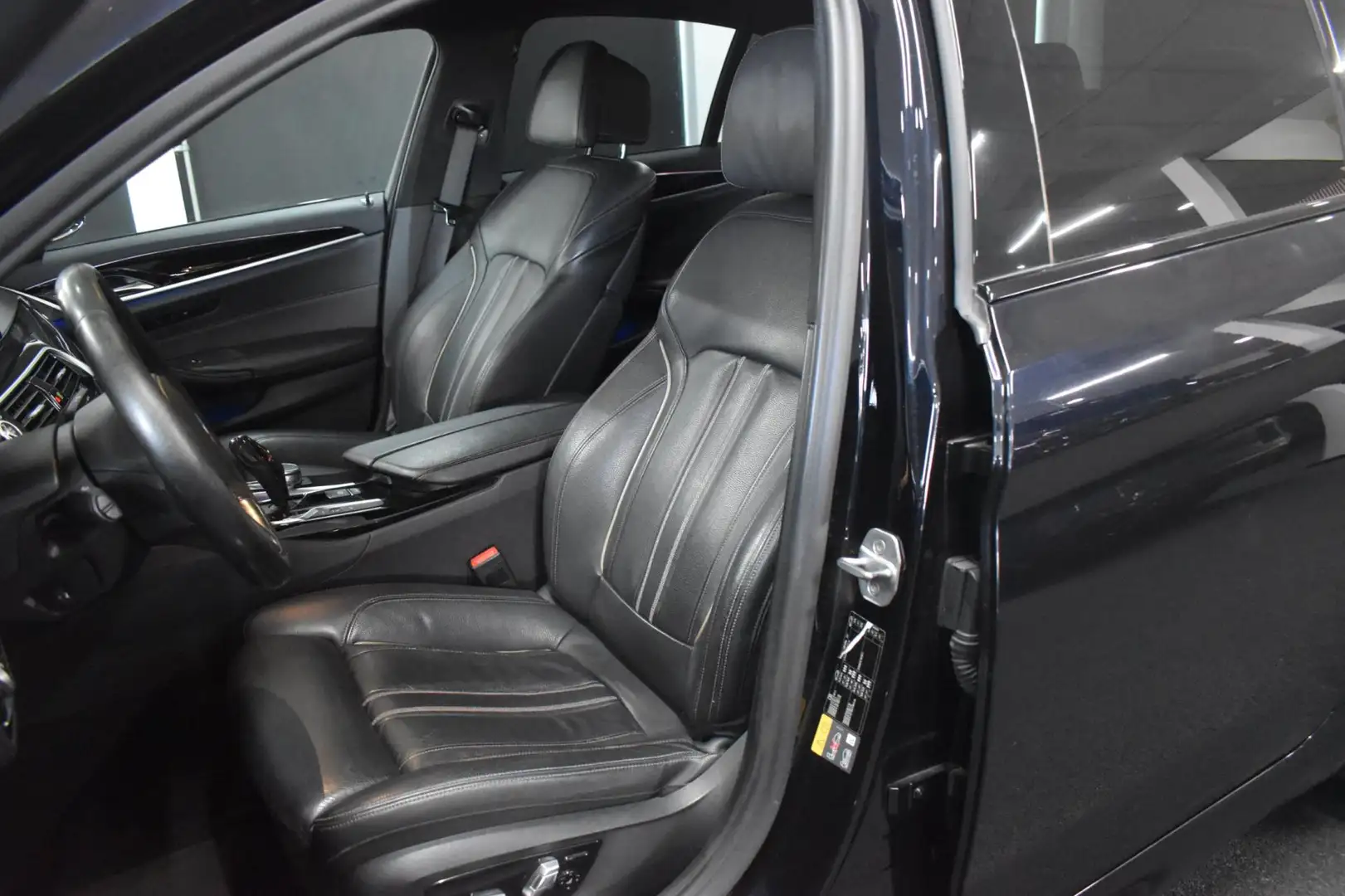 BMW 530 5-serie 530e M-Sport 252pk | HEAD-UP | H&K | 360'C Zwart - 2