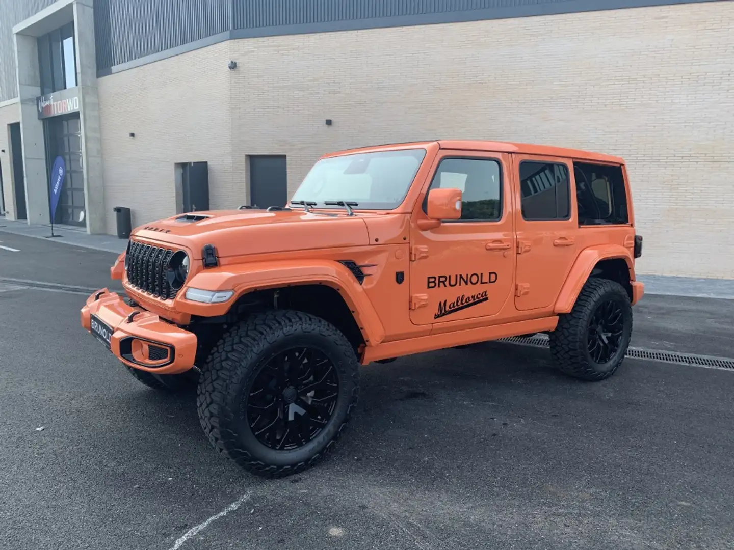 Jeep Wrangler Unlimited 2.0T GME Sahara 272 8ATX Naranja - 2