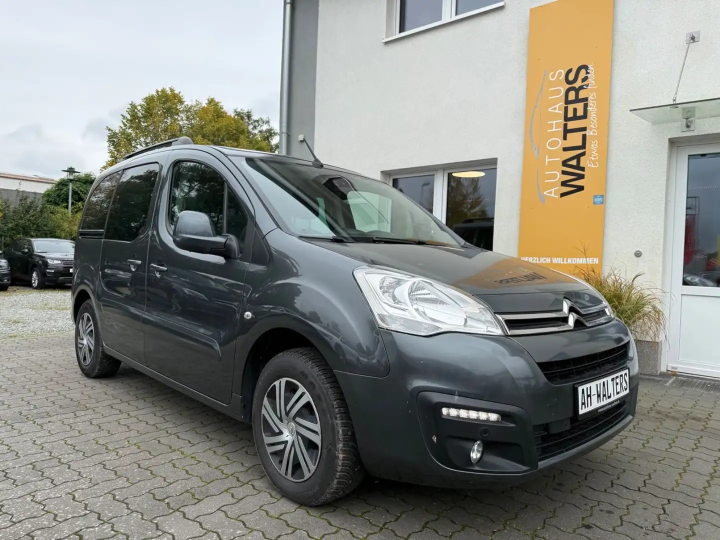 Citroen Berlingo Kombi Shine=Automatik-Navi-Kamera-AHK= Grau - 1