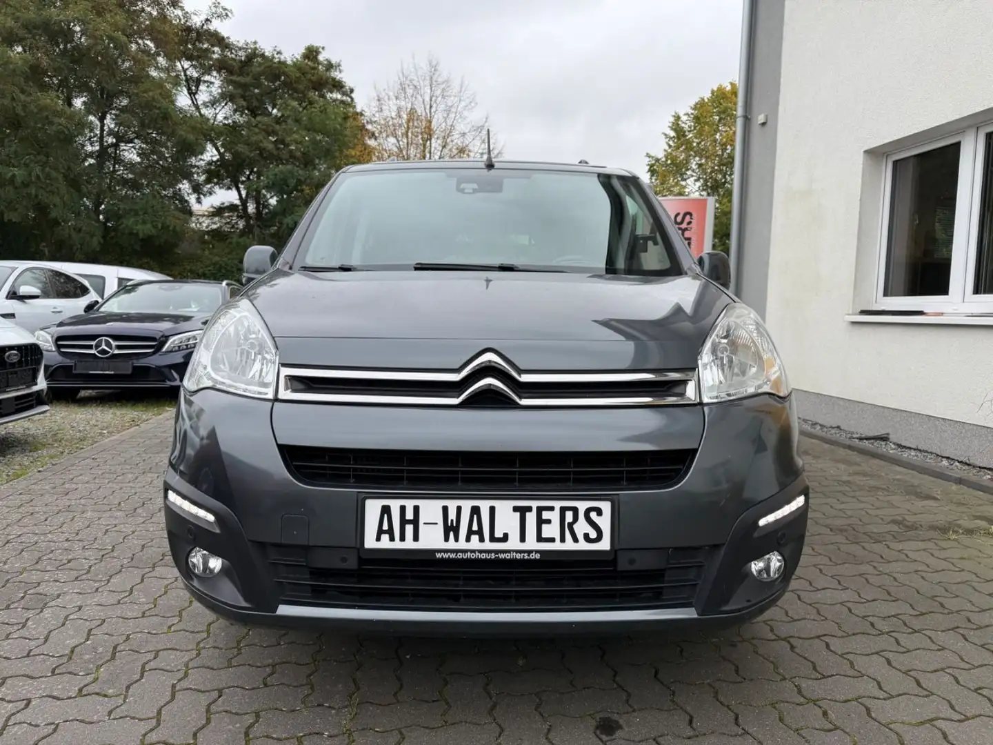 Citroen Berlingo Kombi Shine=Automatik-Navi-Kamera-AHK= Grau - 2
