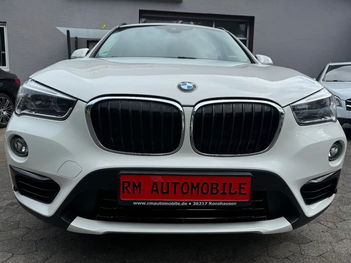 BMW X1 xDrive18d Sport Line NAVI/Bi-XENON Wit - 2