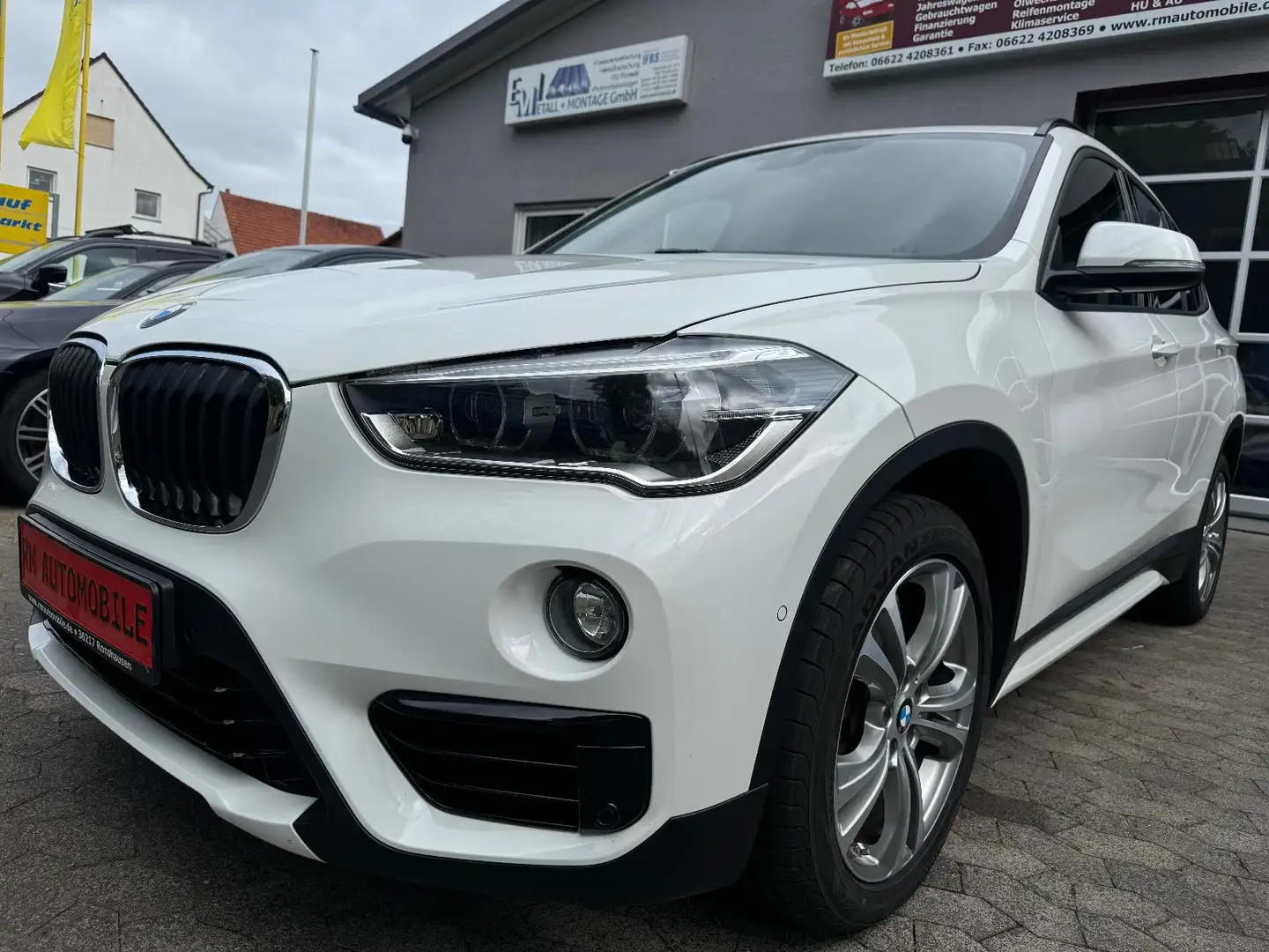 BMW X1 xDrive18d Sport Line NAVI/Bi-XENON Wit - 1