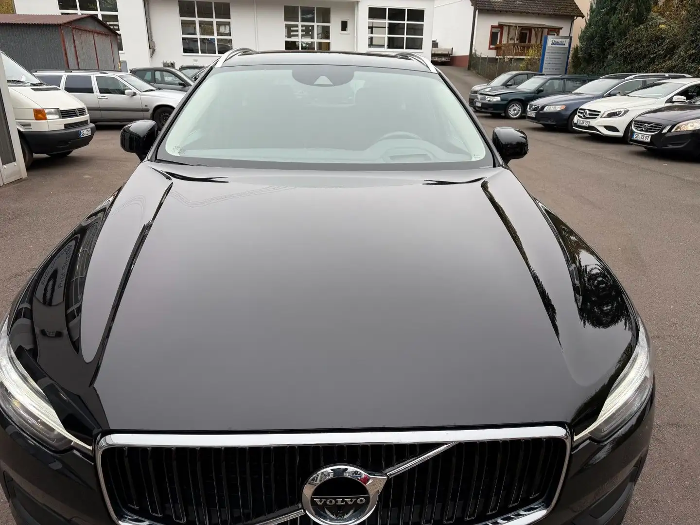 Volvo XC60 Momentum Pro -Panoramadach-Keyless Schwarz - 2