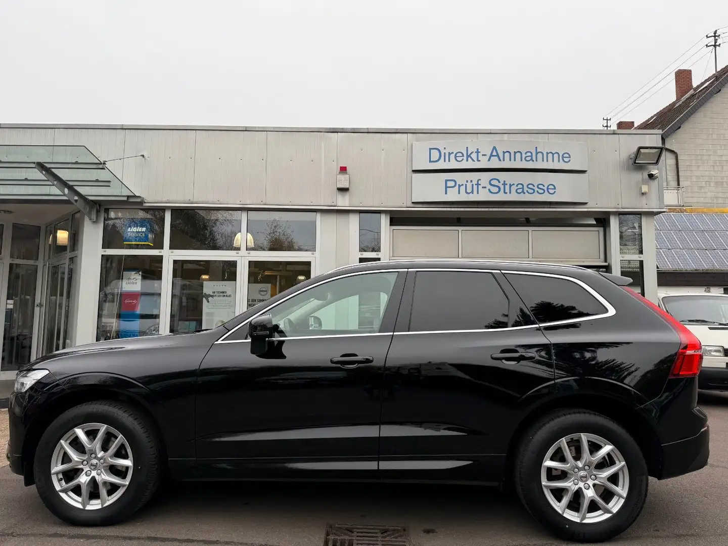 Volvo XC60 Momentum Pro -Panoramadach-Keyless Schwarz - 1