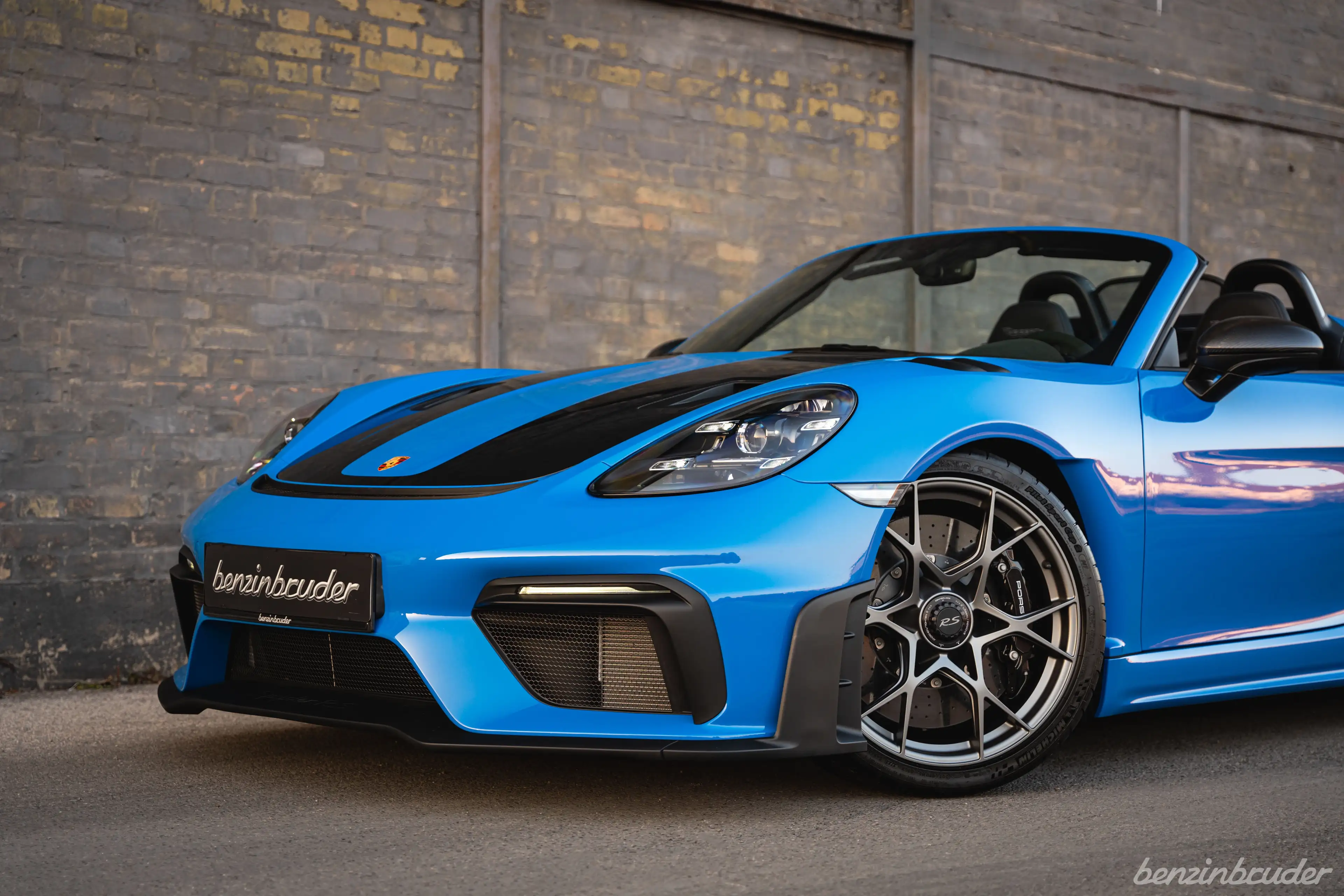 Porsche 718 Spyder Spyder RS *WEISSACH*SHARKBLUE*PCCB*LIFT*MWST-AUSW* — photo 8