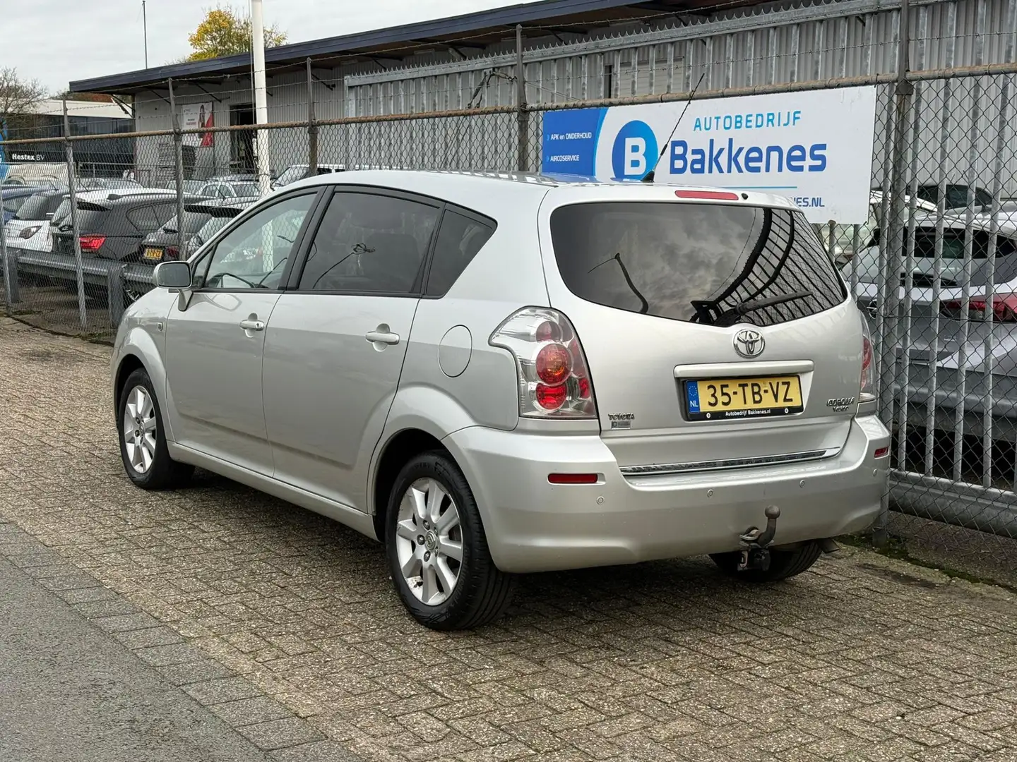 Toyota Verso 1.8 VVT-i Dynamic | 1e eigenaar | Dealer onderhoud Grijs - 2