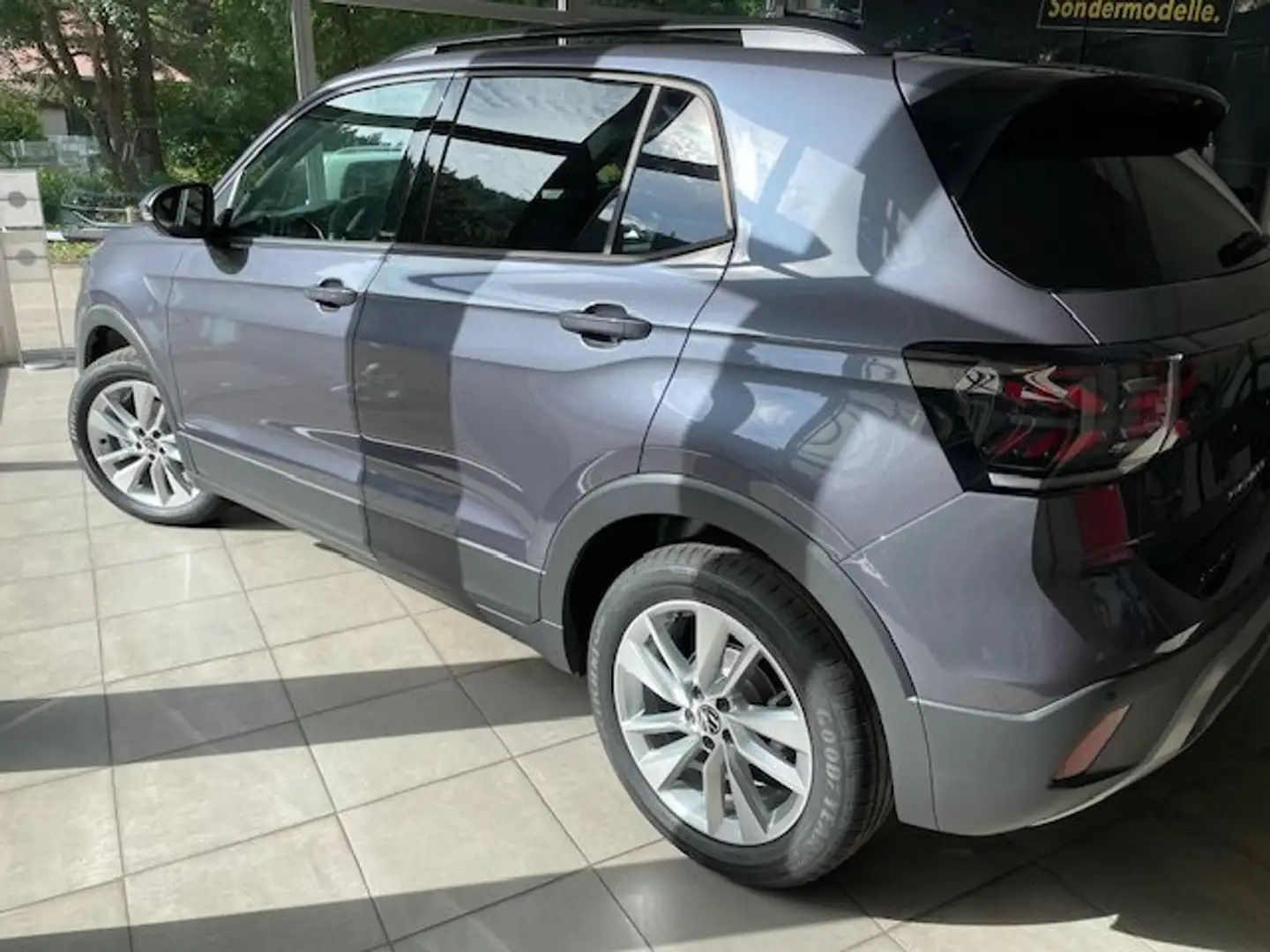 Volkswagen T-Cross 1.0 TSI OPF DSG Life Grau - 1