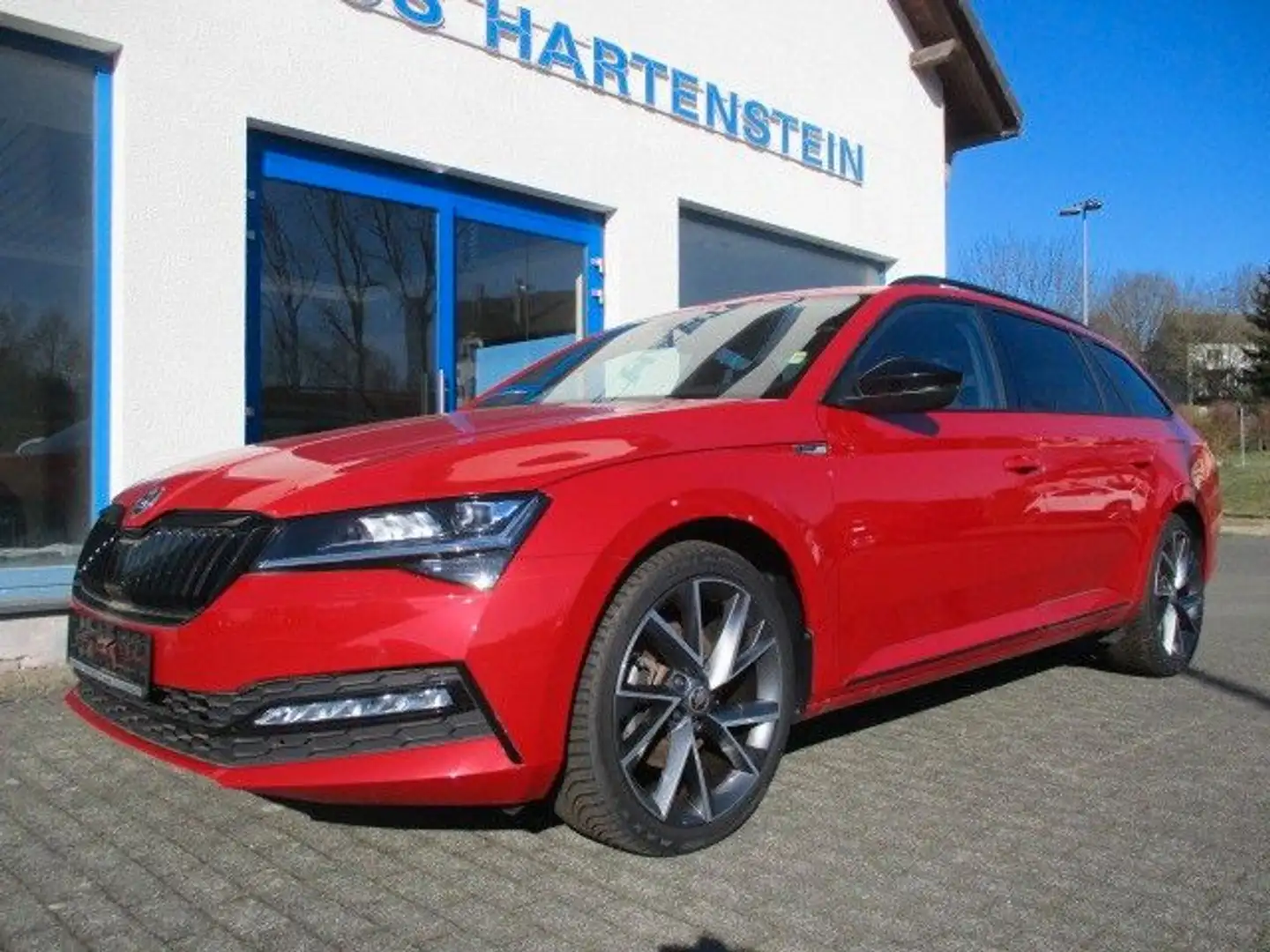 Skoda Superb Combi Sportline 2.0 TSI DSG Rood - 1