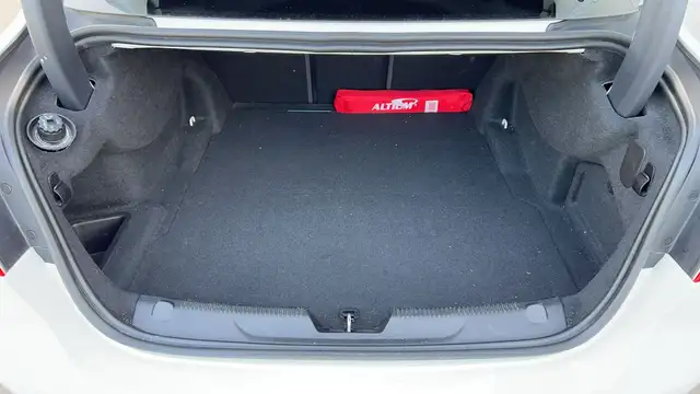 Jaguar XE view 14