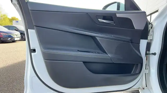 Jaguar XE view 7