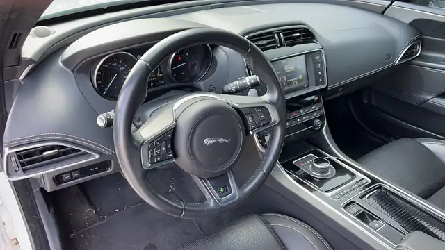 Jaguar XE view 8