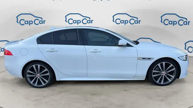 Jaguar XE view 4