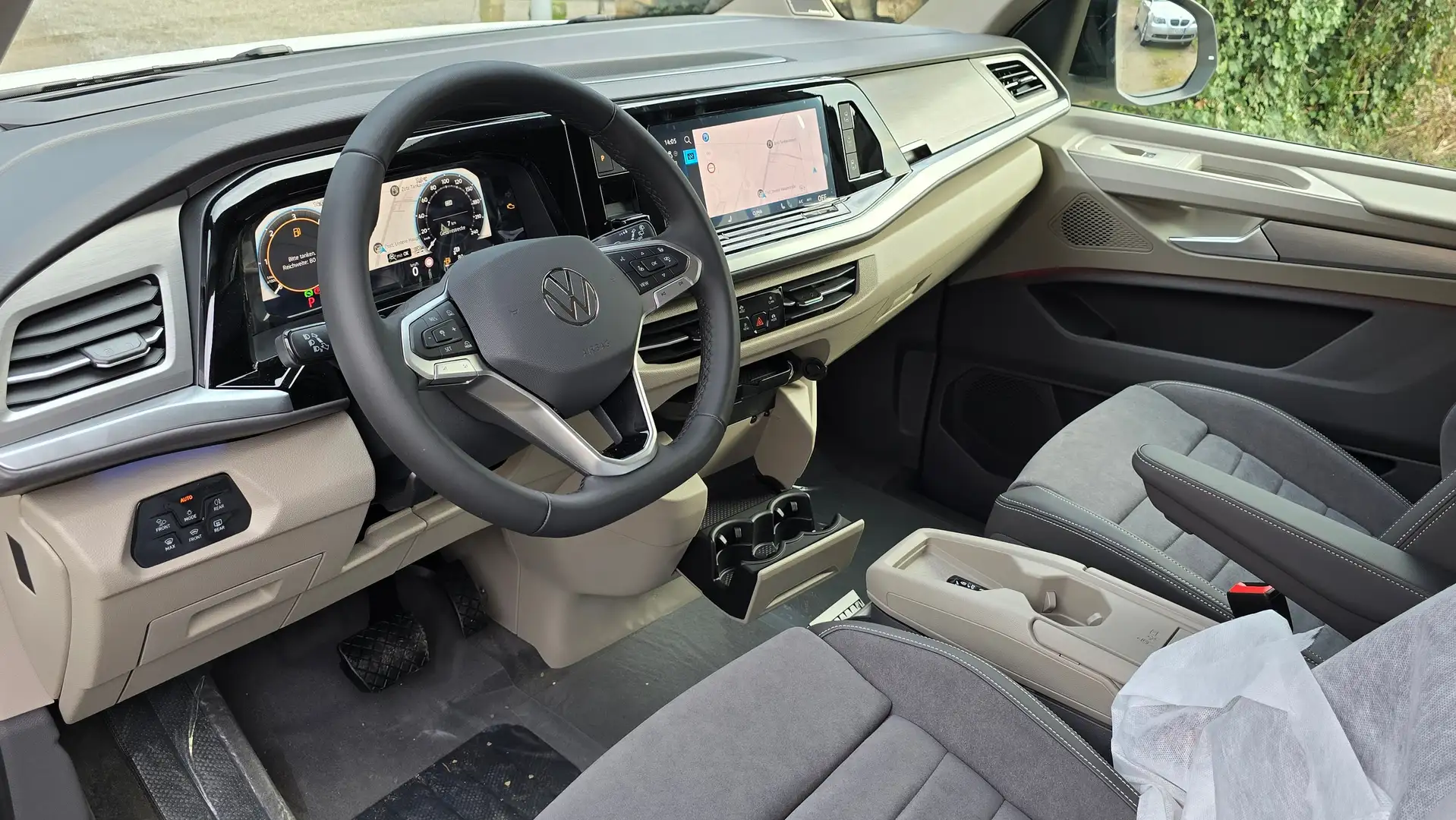 Volkswagen T7 Multivan Edition VOLL! 7S.Vis a Vis,Harman Kardon, 360 Grad Weiß - 2