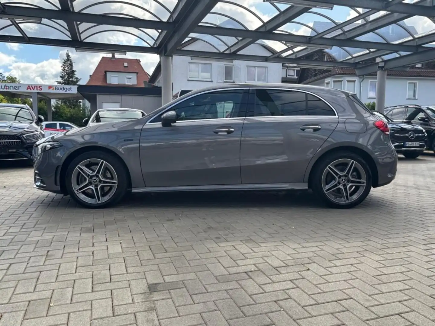 Mercedes-Benz A 250 e  AMG+PANO+SITZKLIMA+HEADUP+KAMERA+MEMORY Grigio - 2