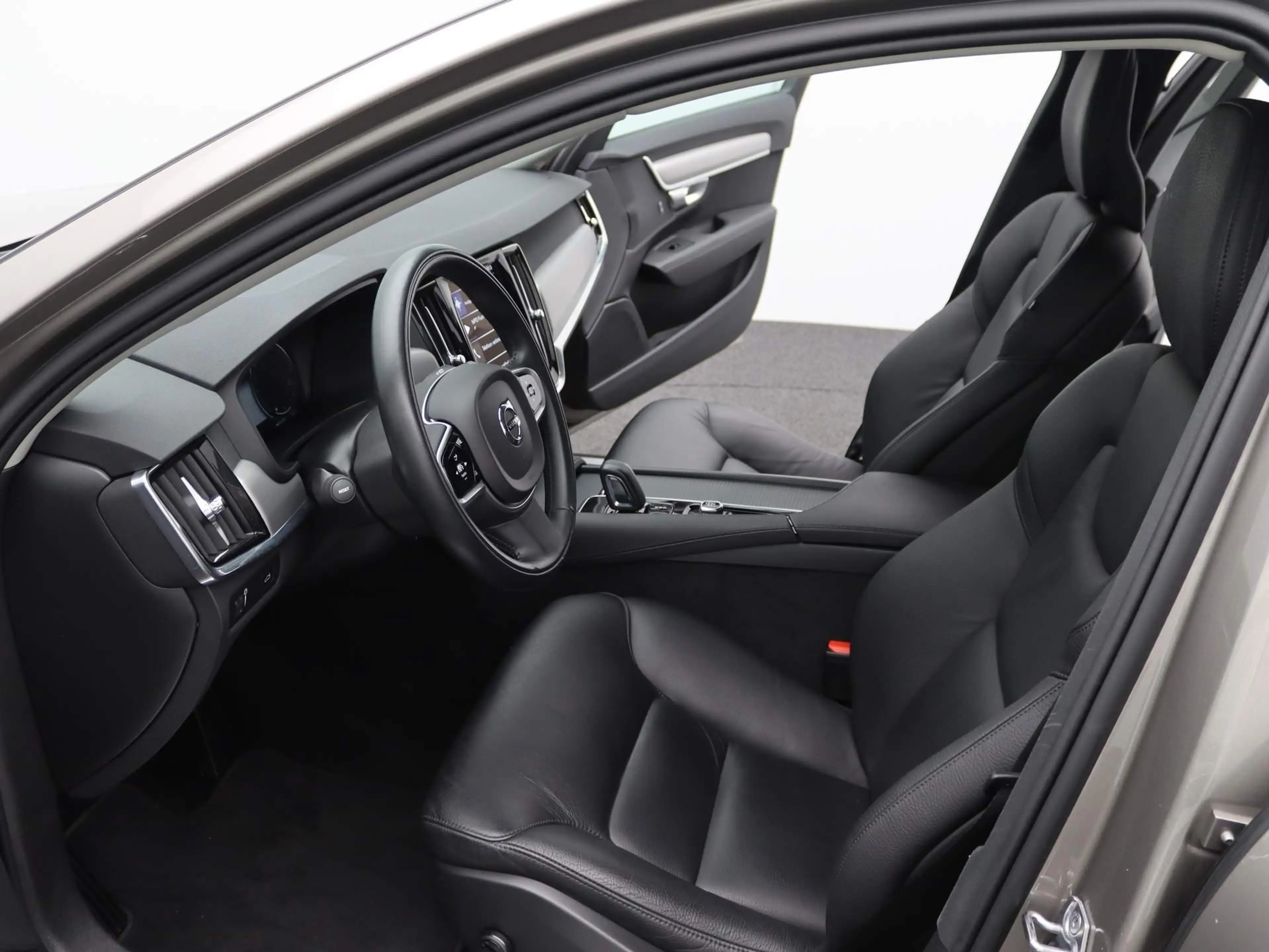 Volvo V90 2.0 B4 Momentum Pro | 360 CAMERA  | APPLE CARPLAY — photo 11