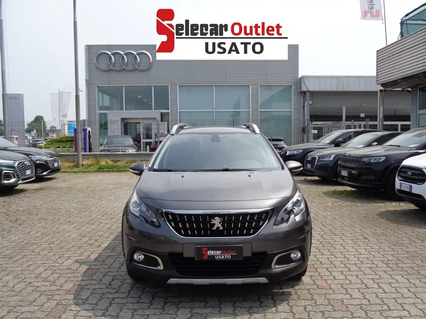 Peugeot 2008 BlueHDi 100 Allure Grau - 2