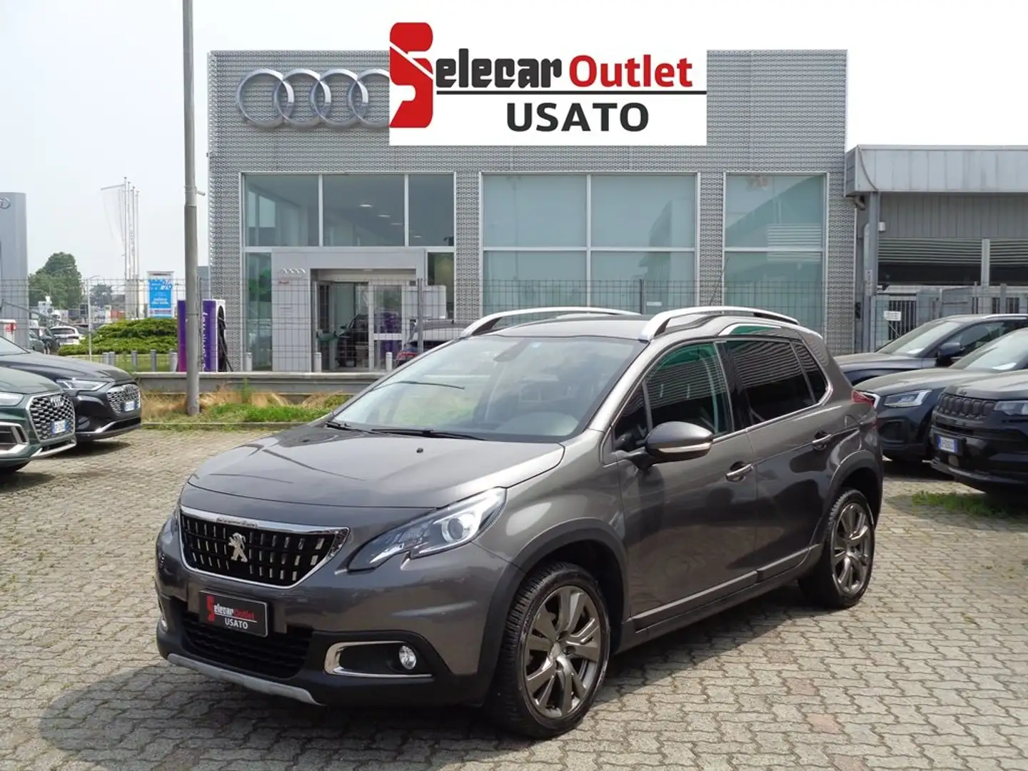 Peugeot 2008 BlueHDi 100 Allure Grau - 1
