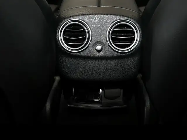 Mercedes-Benz E-Class view 19