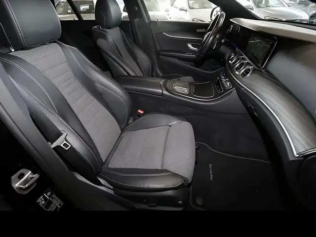 Mercedes-Benz E-Class view 5