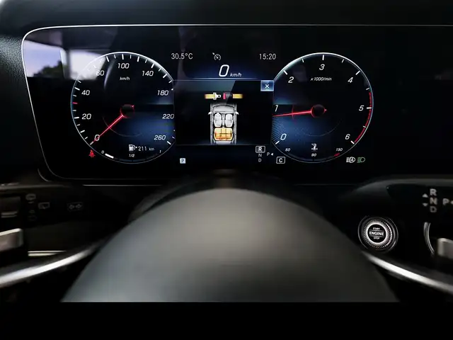 Mercedes-Benz E-Class view 12