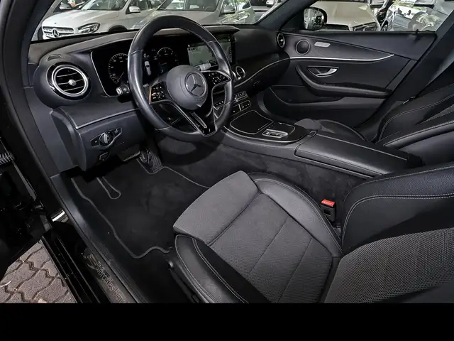 Mercedes-Benz E-Class view 9