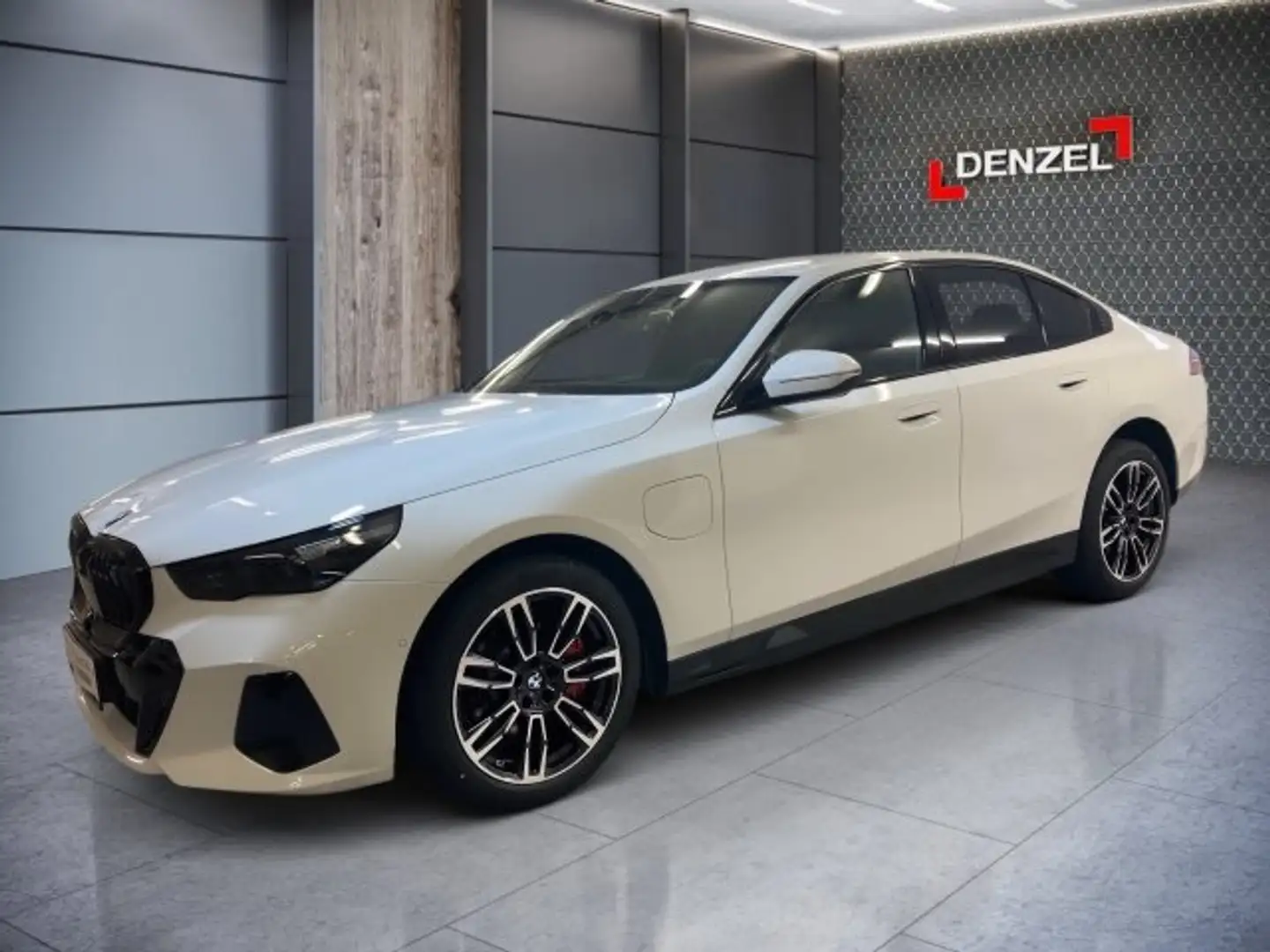 BMW 550 e xDrive Limousine G60 XB1 Weiß - 2