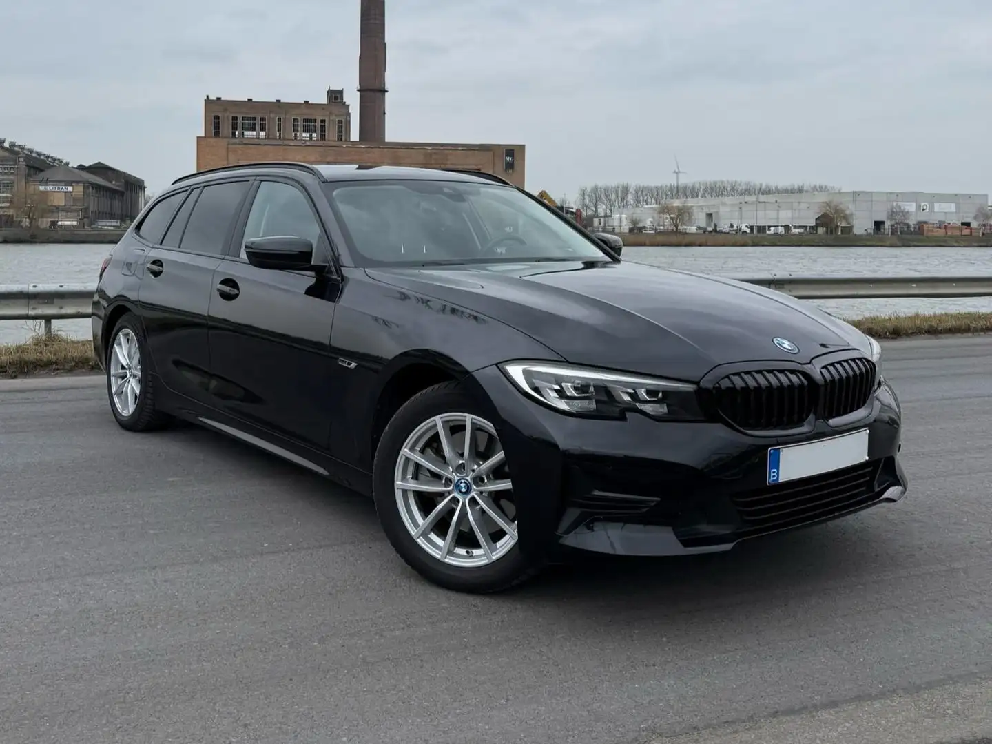 BMW 320 320e Touring / Trekhaak / Sportzetels / Carplay Zwart - 1