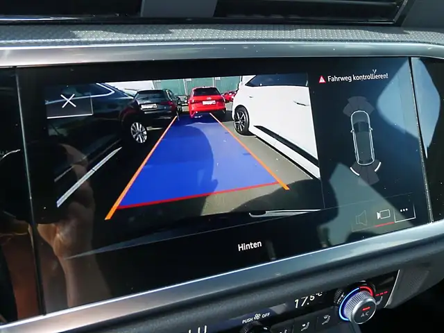 Audi Q3 view 9