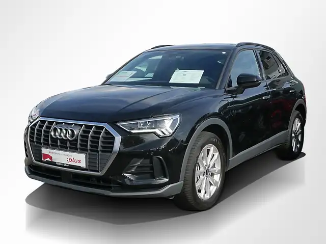 Audi Q3 view 12