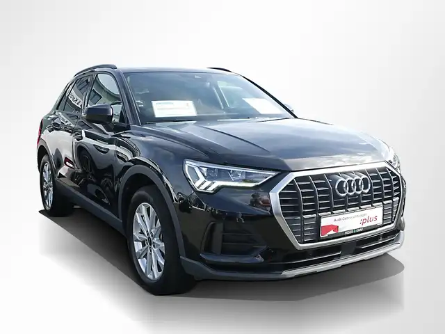 Audi Q3 view 3