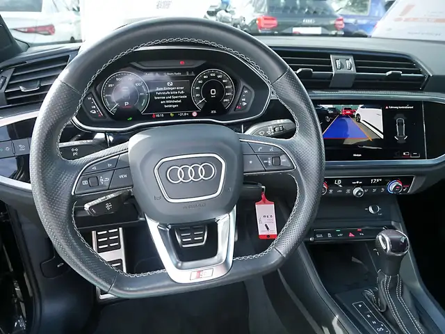 Audi Q3 view 5