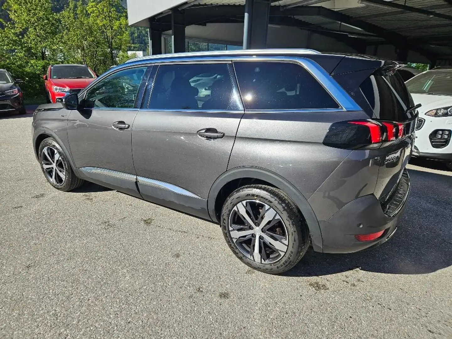 Peugeot 5008 2,0 BlueHDI 180 S&S EAT8 GT Grau - 2