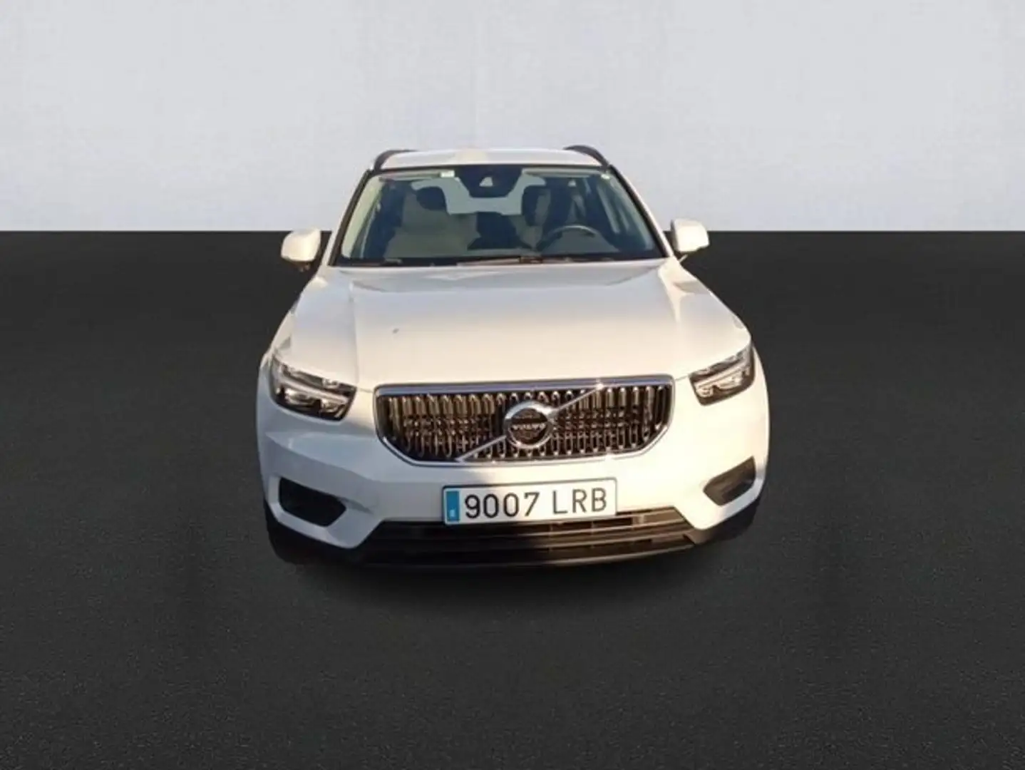 Volvo XC40 T3 Momentum Core Plateado - 2