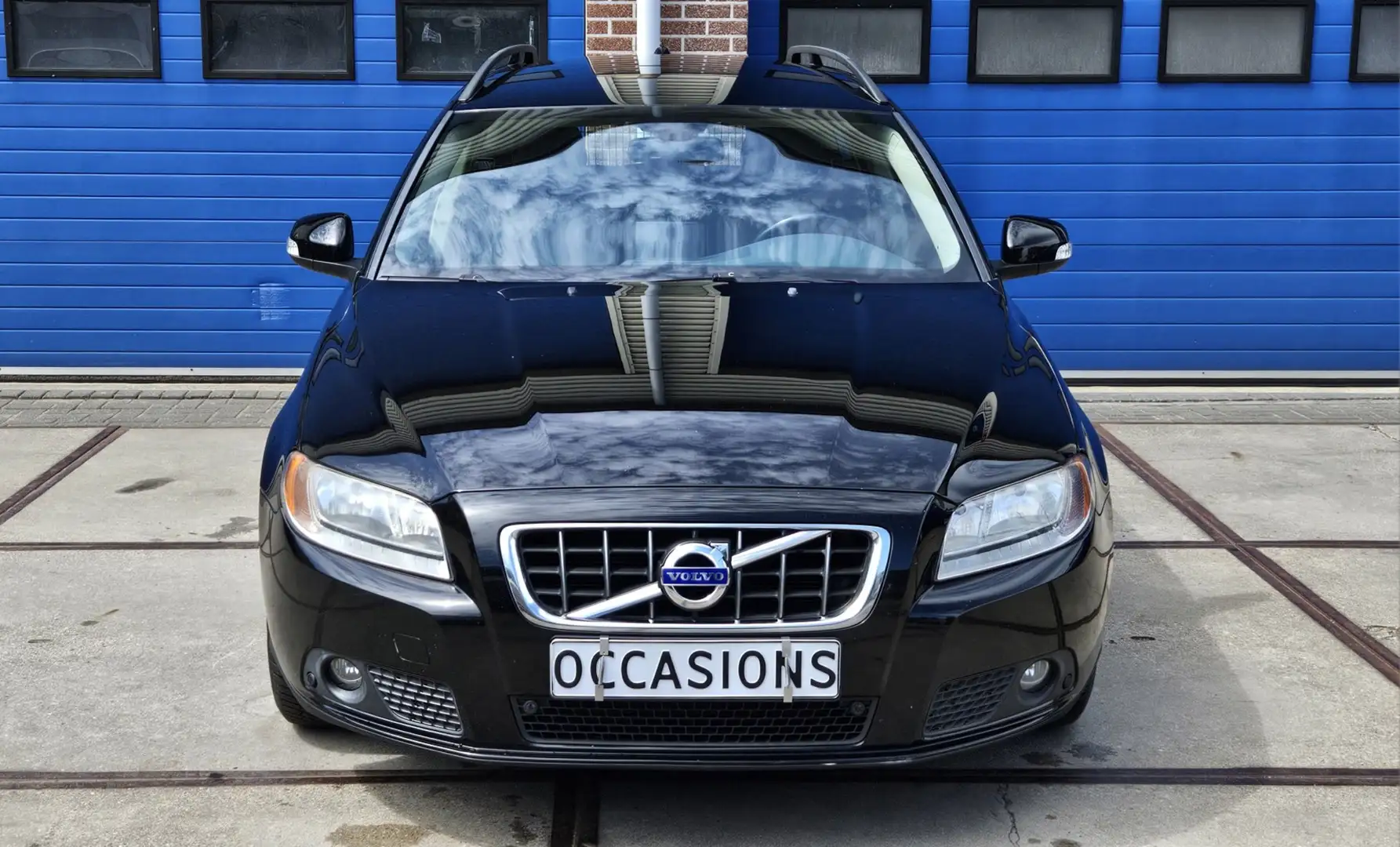 Volvo V70 2.4 D5 Momentum Automaat Export Noir - 1