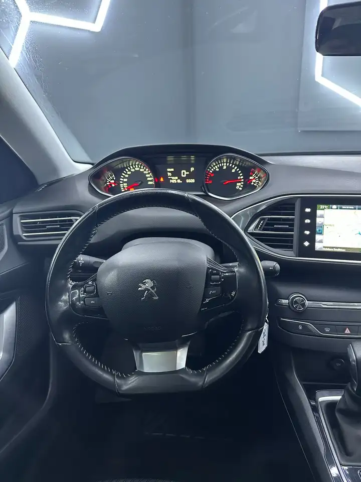 Peugeot 308 308 SW — photo 17
