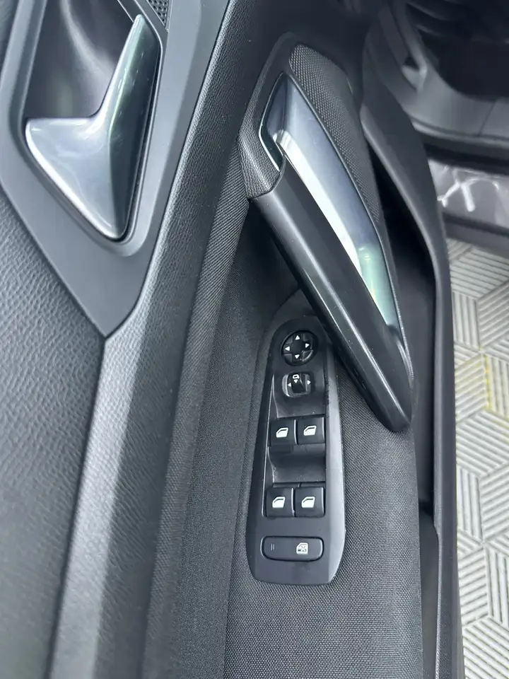 Peugeot 308 308 SW — photo 22