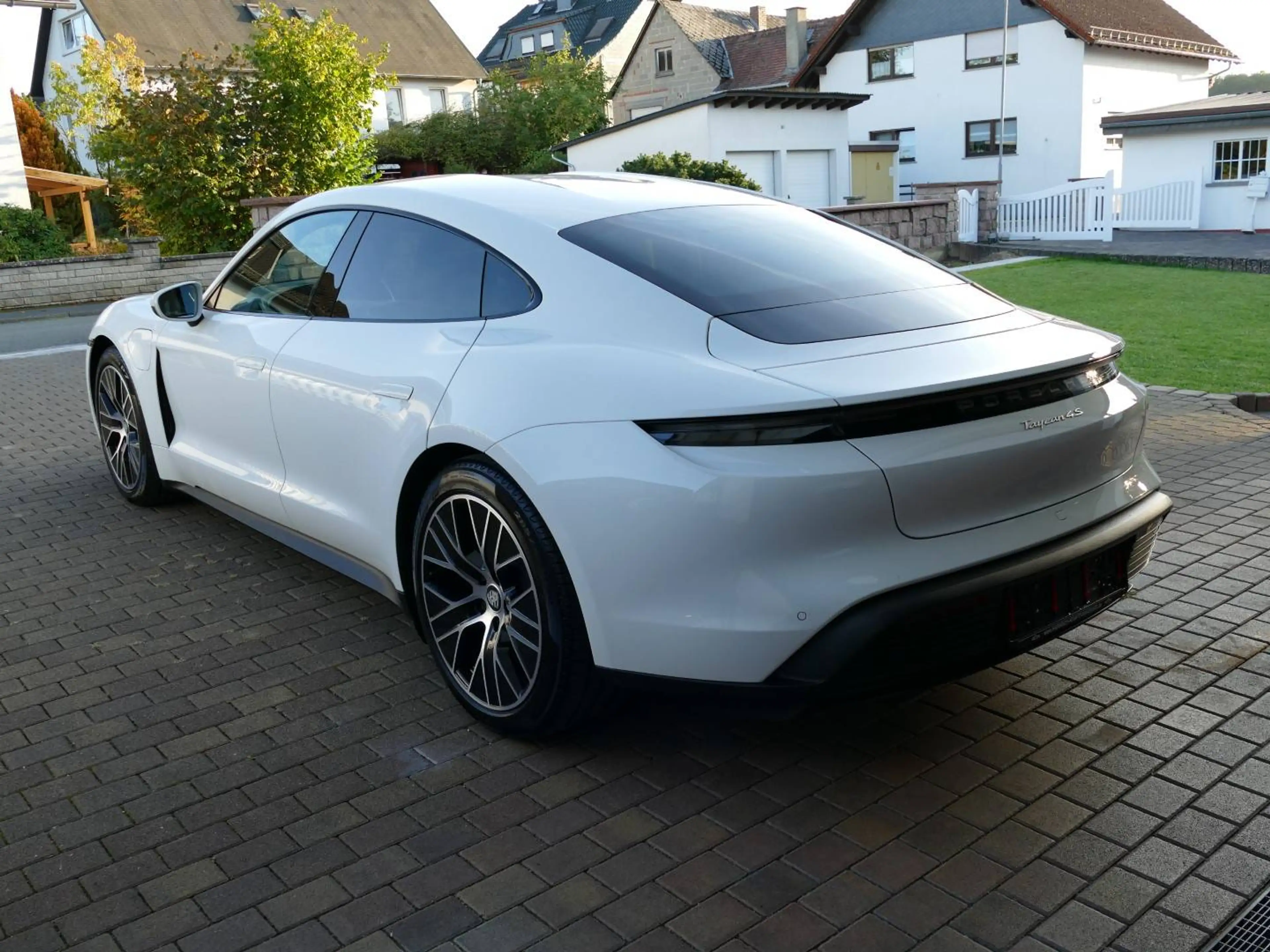 Porsche Taycan 4S Performance Plus * ACC+Wärmepumpe+20"Turbo — photo 6