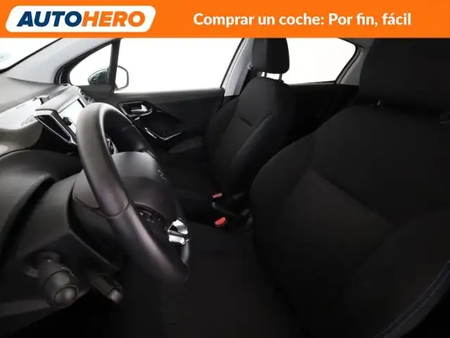 Peugeot 208 view 11