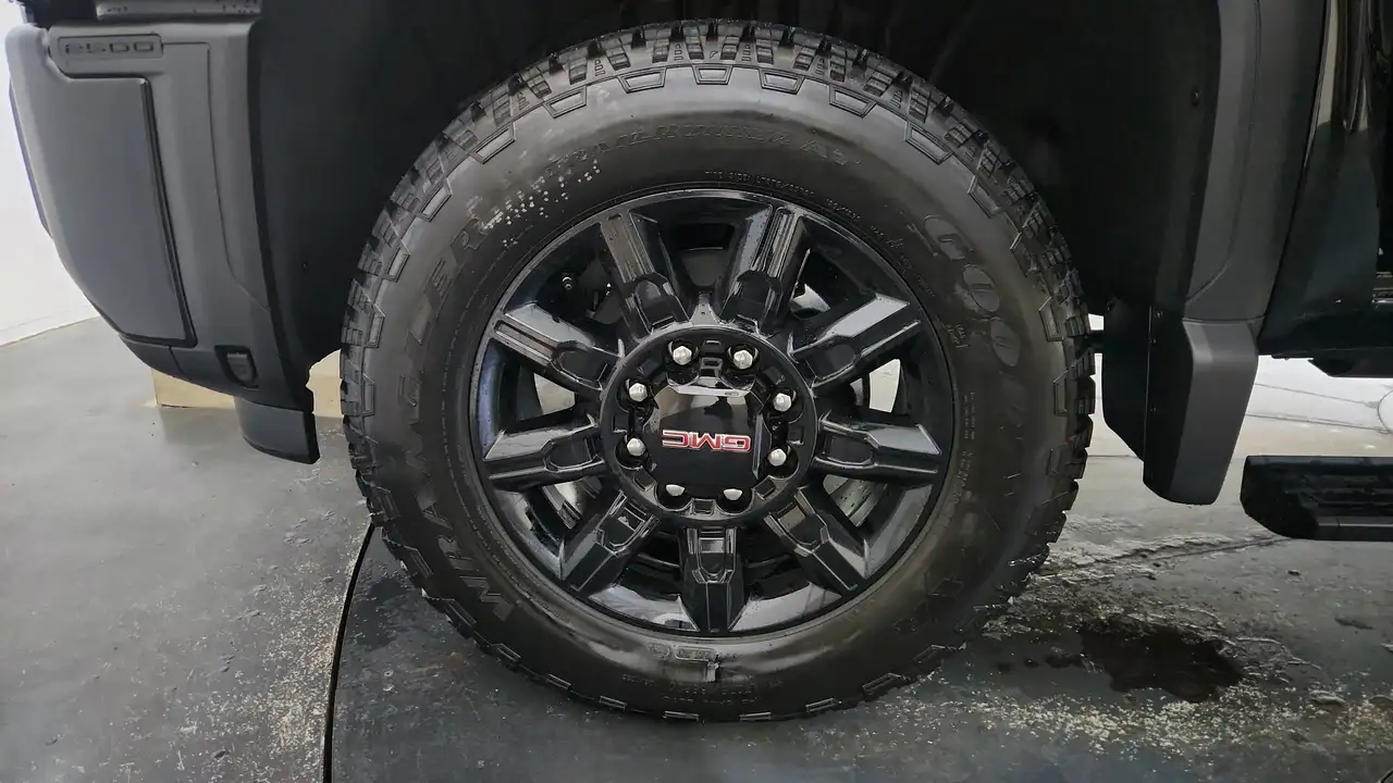 GMC Sierra 2500HD снимка GMC Sierra 2500HD