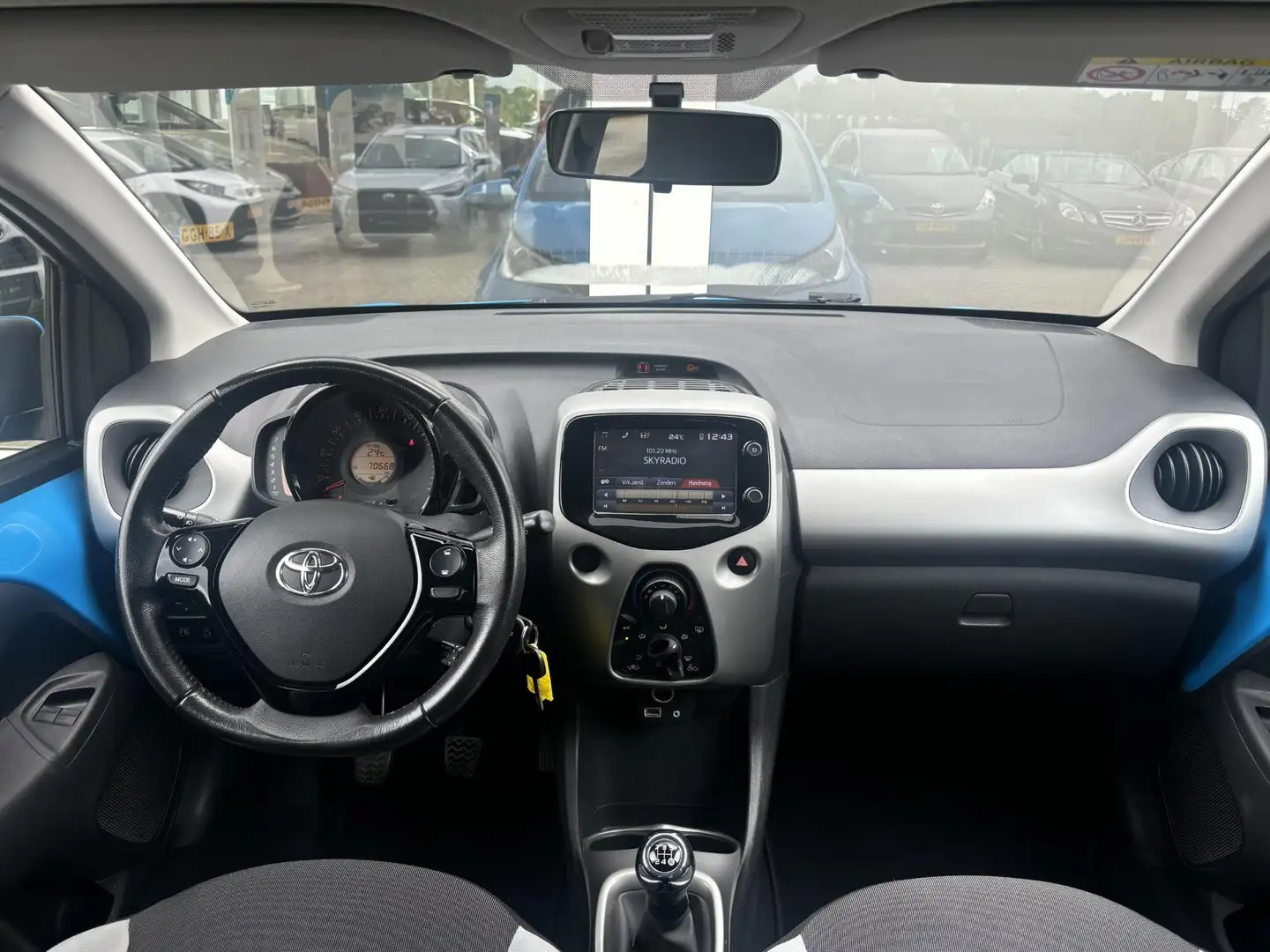Toyota Aygo 1.0 VVT-i x-sport Navi | Camera | 1ste eigenaar NL Blu/Azzurro - 2