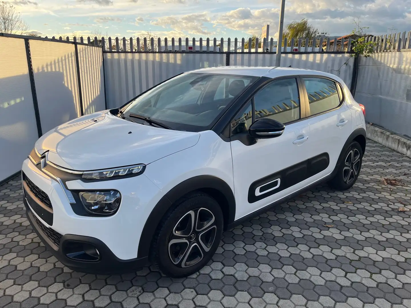 Citroen C3 C3 1.2 puretech Plus s Bianco - 1